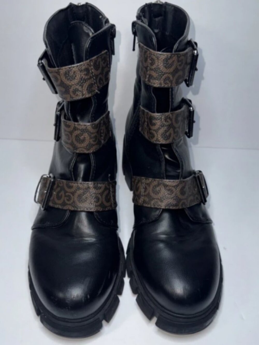 GBG Los Angeles Women's Combat Style Boots Side Zip Size 8.5M Black/Brown EUC